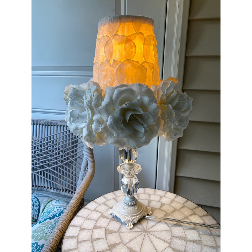 White Rose Cottagecore Table Lamp Shabby Chic Floral Romantic Accent Light 19"‎